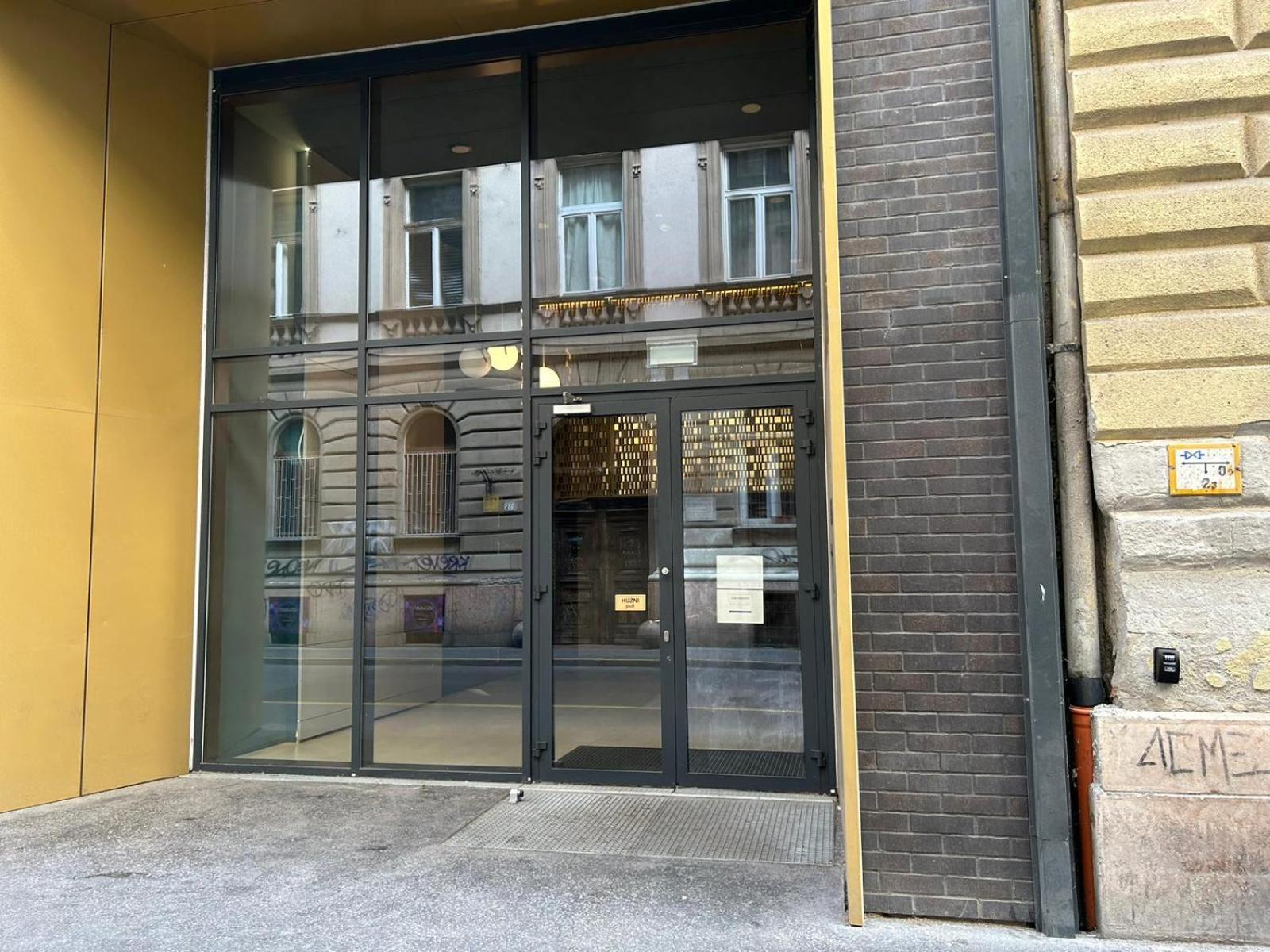 Comfort Court Apartment - Free Parking, Balcony Budapest Exterior photo